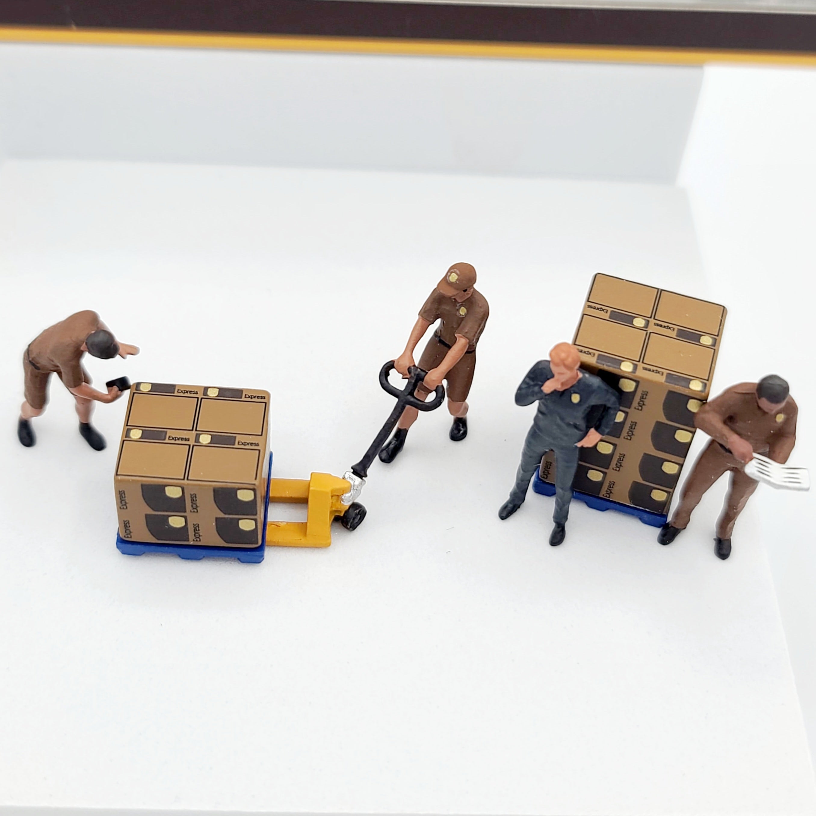 Mini GT Figurine: UPS Driver and Workers - 1:64 scale (2024 MIJO Exclusives - Limited Edition)